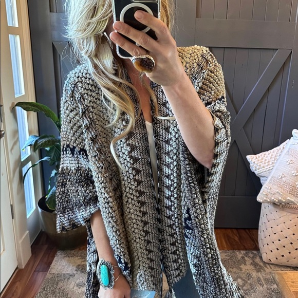 New Bohemian Loom Moroccan Knit Tasseled Handmade Poncho Cardigan Sweater - Picture 3 of 11